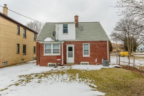 2944 76, Milwaukee WI 53219-2828 exterior