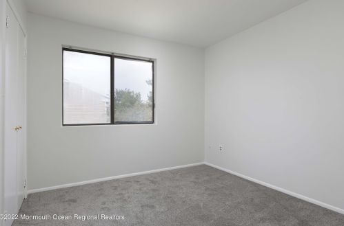 258 Clubhouse Dr, Middletown NJ 07748-1340 exterior