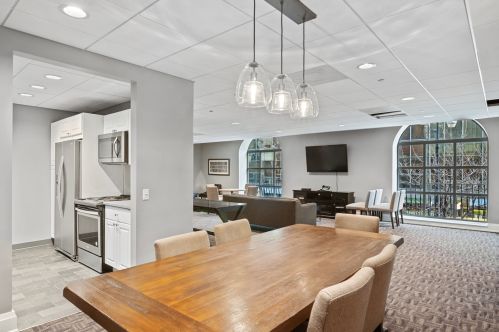 630 State St, Chicago IL 60605-1807 exterior