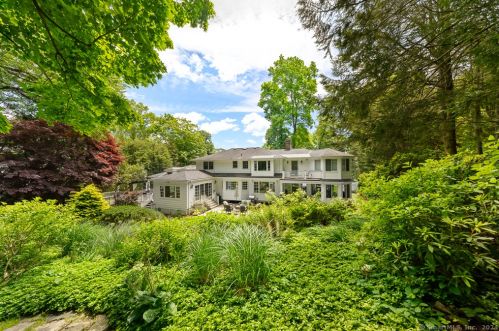 38 Pequot Trl, Westport CT 06880-2930 exterior