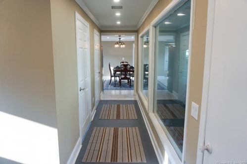 252 Main St, Meriden CT 06451-3859 exterior