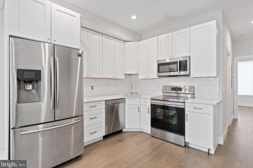 2118 8th St, Philadelphia, PA 19122-1312