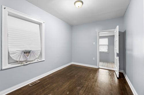 8025 Evans Ave, Chicago IL 60619-3908 exterior