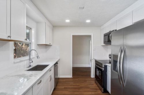 1702 Hampshire Ln, Fort Pierce FL 34953-2046 exterior