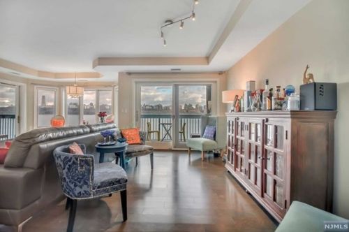 0203 Jefferson Ct, Edgewater NJ  07020-1647 exterior