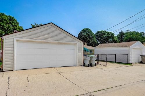 2537 63, Milwaukee WI 53219-2628 exterior