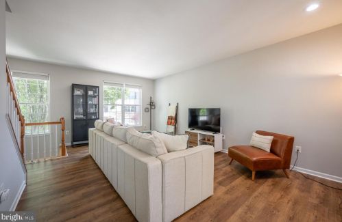 6940 Lerwick Ct, Alexandria VA  22315-5717 exterior