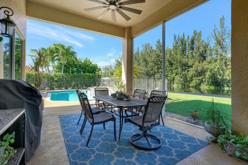 8211 Muirhead Cir, Boynton Beach FL 33472-5064 exterior