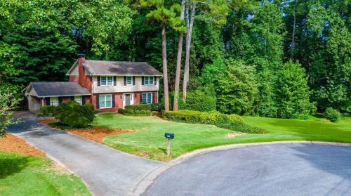 2462 Helmsdale Dr, Atlanta, GA 30345-2205