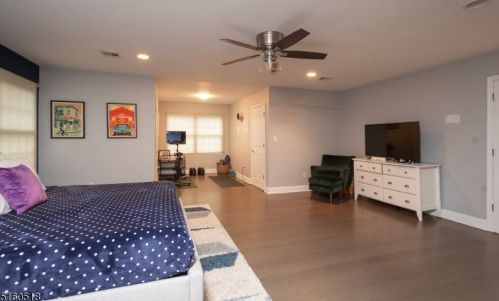 68 Terrace Ave, Town Center NJ  07052-3662 exterior