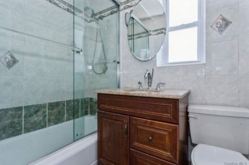 530 Dubois Ave, Valley Stream NY  11581-3248 exterior