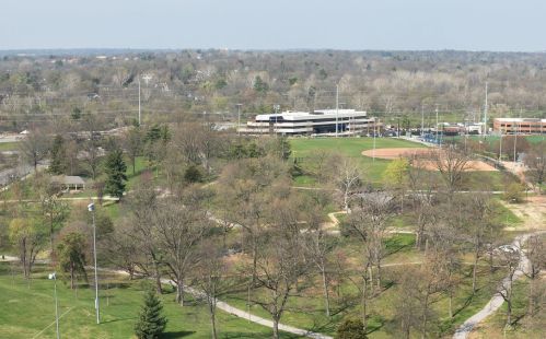 200 Brentwood Blvd, Saint Louis MO 63105-3713 exterior