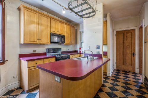 848 Gunnison St, Chicago IL  60640-4225 exterior