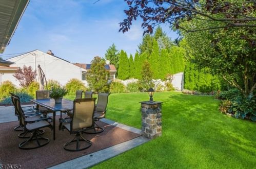 26 Acorn Dr, Clark NJ 07066-2109 exterior