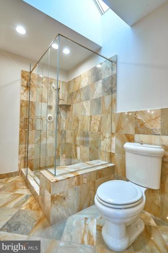 2221 Jefferson Ln, Huntingdon Valley PA 19006-6038 exterior