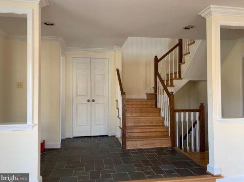 6648 Madison Mclean Dr, Mc Lean VA  22101-2901 exterior