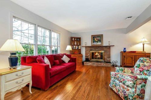 89 Luyster St, Huntington Station NY 11746-4422 exterior