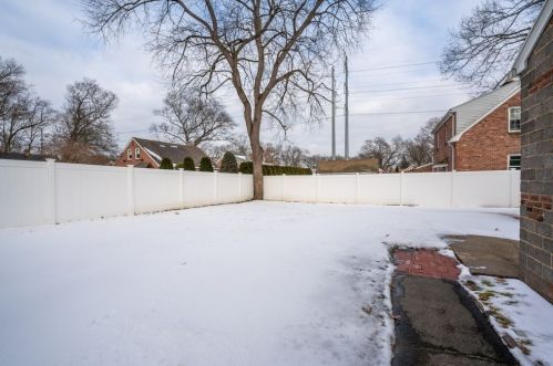 61 Forris St, West Springfield MA 01089-2380 exterior