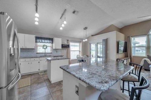 9616 Long Meadow Dr, Tampa FL  33615-1236 exterior