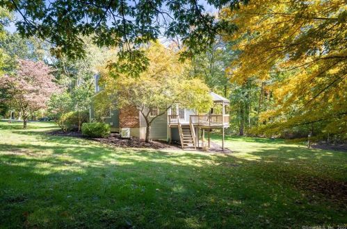 59 Sarah Bishop Rd, Ridgefield CT 06877-1215 exterior