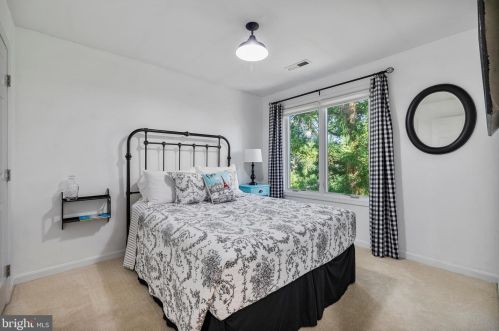 11207 Pavilion Club Ct, Herndon VA exterior