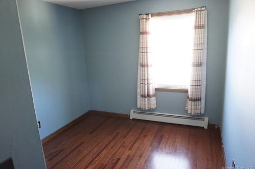 149 Maple St, Manchester CT 06040-6105 exterior