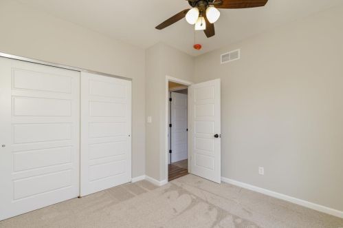 150 Village Circle Dr, Winfield MO 63389-2051 exterior