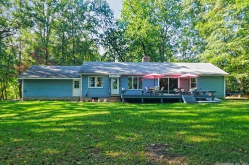 26 Dauria Dr, Seymour CT 06483-2305 exterior