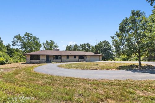 8504 Crystal Springs Rd, Bull Valley, IL 60098-8058