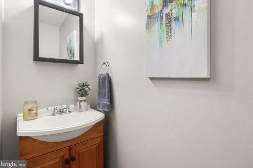 6023 Chicory Pl, Alexandria VA 22310-1795 exterior