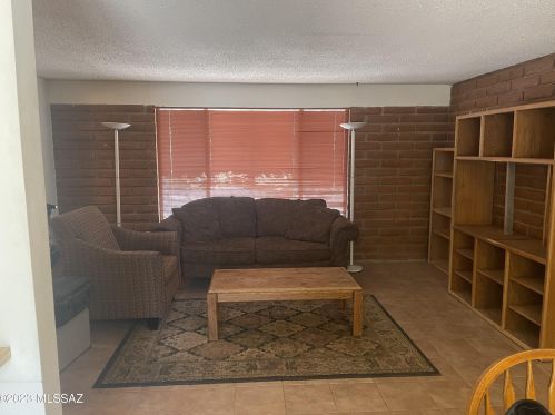 1122 Greenlee Pl, Tucson, AZ 85719-1802