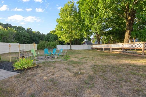 44 Main St, Newton NH 03858-3113 exterior