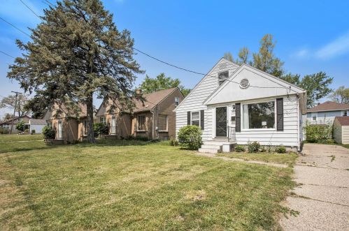 1423 Leonard St, Grand Rapids MI 49505-5552 exterior