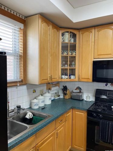 1804 Bussing Ave, Bronx NY 10466-2032 exterior