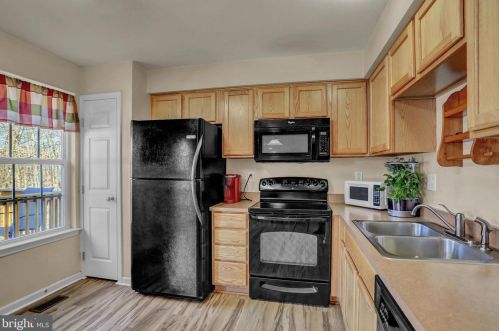 80 Frst Vw Ter, Hanover PA 17331-7449 exterior