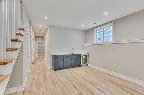 6346 Kenwood Ave, Chicago IL 60619-1427 exterior