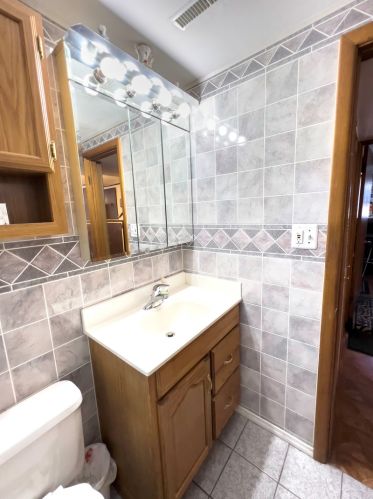 10733 Nordica Ave, Worth IL 60482-1442 exterior