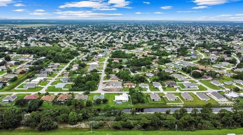 294 Ridgecrest Dr, Fort Pierce FL  34953-8303 exterior