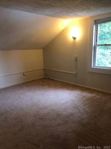 5 Southview St, Enfield CT 06082-4619 exterior