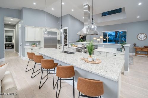 3302 51st St, Phoenix AZ  85018-6612 exterior