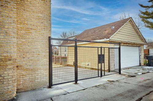 5709 Seminole St, Chicago IL 60646-6313 exterior