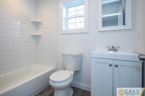 20 Kenmore Rd, Edison NJ 08817-4044 exterior