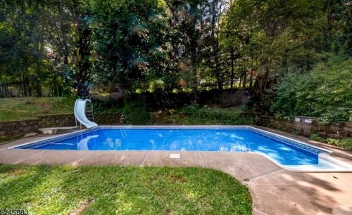 26 Glenside Dr, Mount Olive, NJ 07828-1408