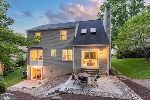 103 Snowy Owl Dr, Silver Spring, MD 20901-1656