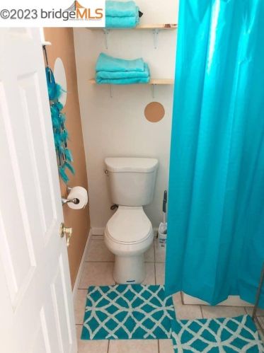 1210 Bentley St, Concord CA 94518-3814 exterior