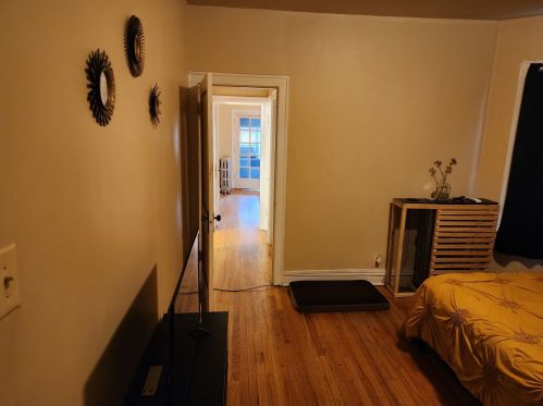 8030 Eberhart Ave, Chicago IL 60637-2484 exterior