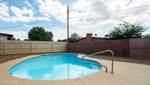 8322 Julia St, Tucson AZ  85710-4218 exterior