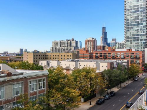 1845 Michigan Ave, Chicago IL 60616-1601 exterior