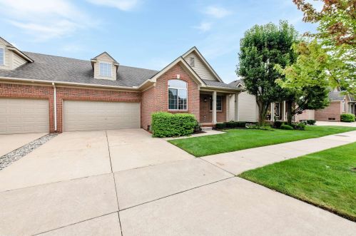 22589 Cass River Dr, Macomb Township, MI 48042-4662