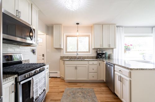 8934 Seneca Rd, Milwaukee WI 53217-2331 exterior